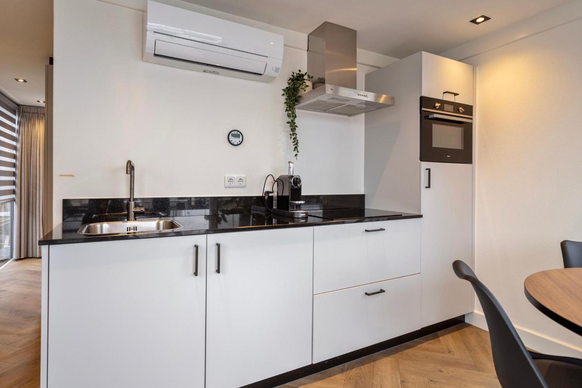 Luxurious Waterloft Near Beach And Centre By Weltevreden Experience Зеволде Екстериор снимка