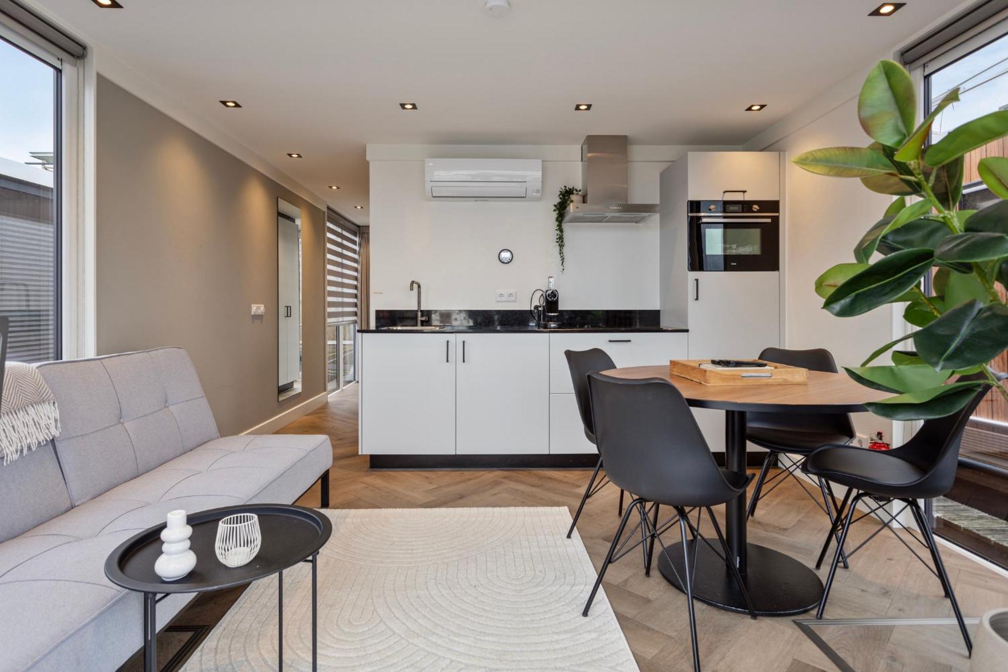Luxurious Waterloft Near Beach And Centre By Weltevreden Experience Зеволде Екстериор снимка