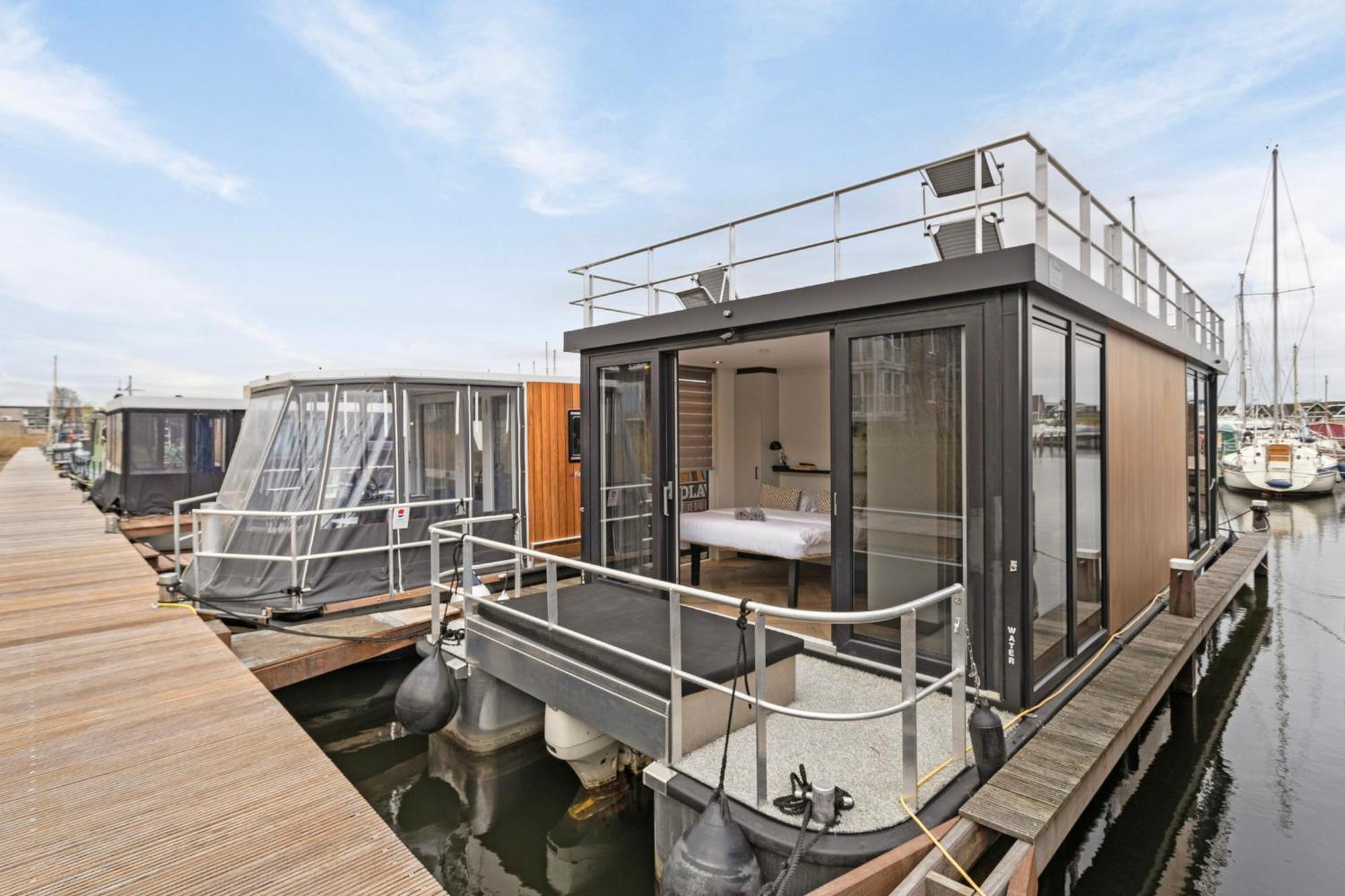 Luxurious Waterloft Near Beach And Centre By Weltevreden Experience Зеволде Екстериор снимка