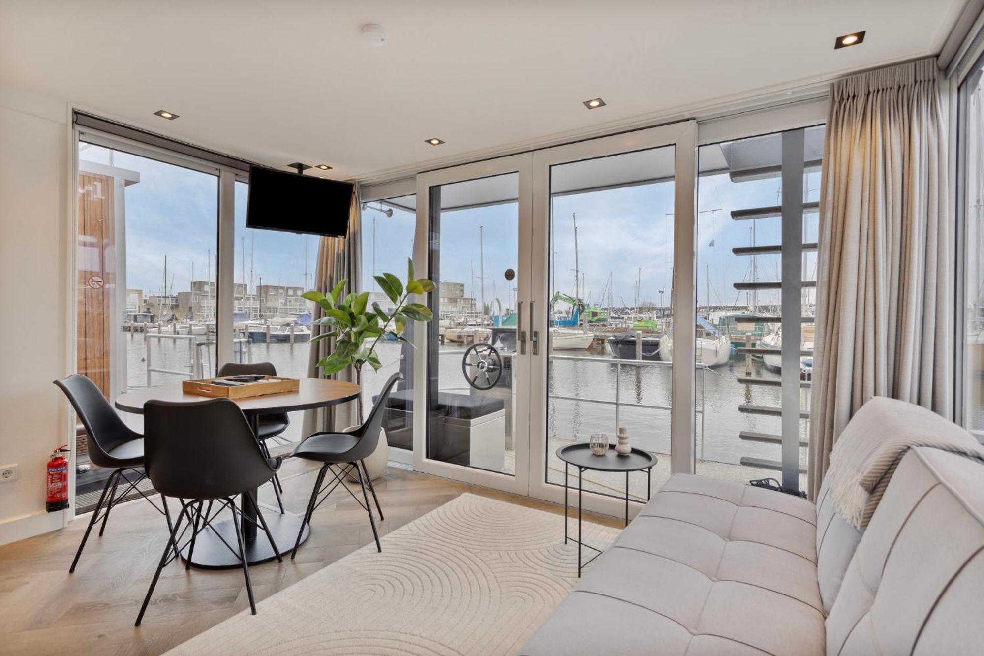 Luxurious Waterloft Near Beach And Centre By Weltevreden Experience Зеволде Екстериор снимка