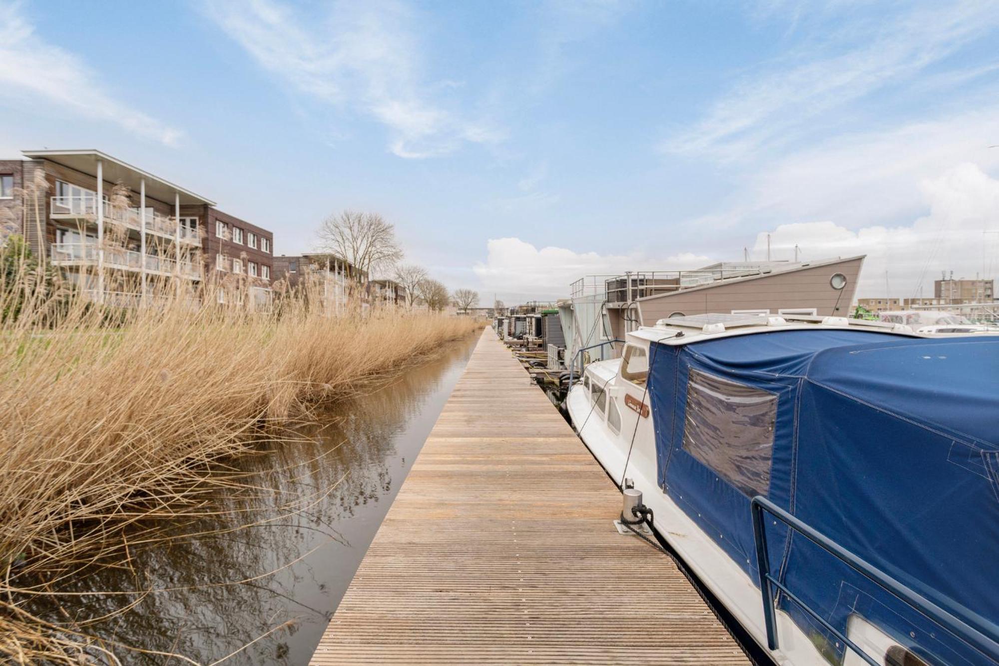 Luxurious Waterloft Near Beach And Centre By Weltevreden Experience Зеволде Екстериор снимка