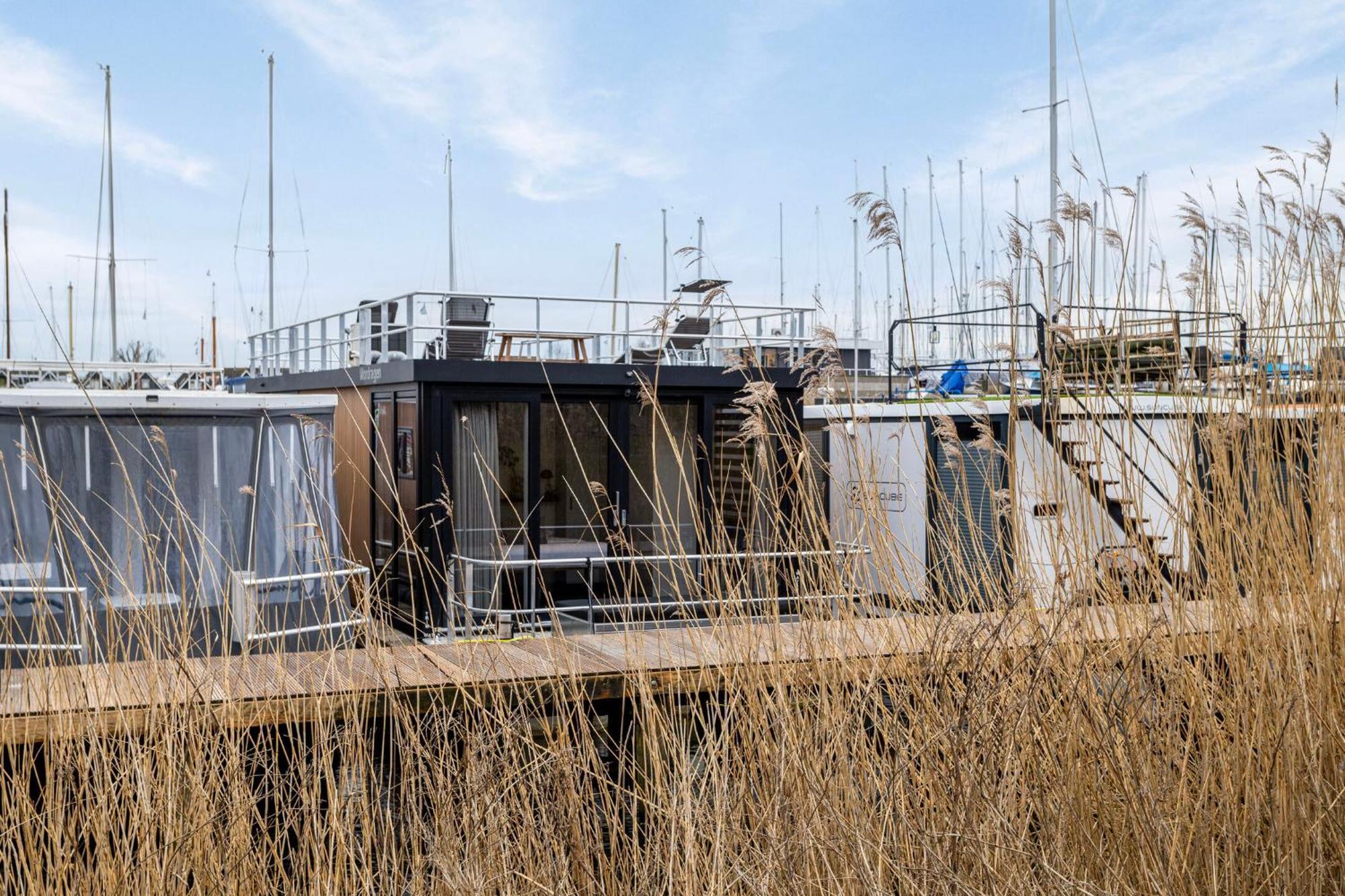 Luxurious Waterloft Near Beach And Centre By Weltevreden Experience Зеволде Екстериор снимка