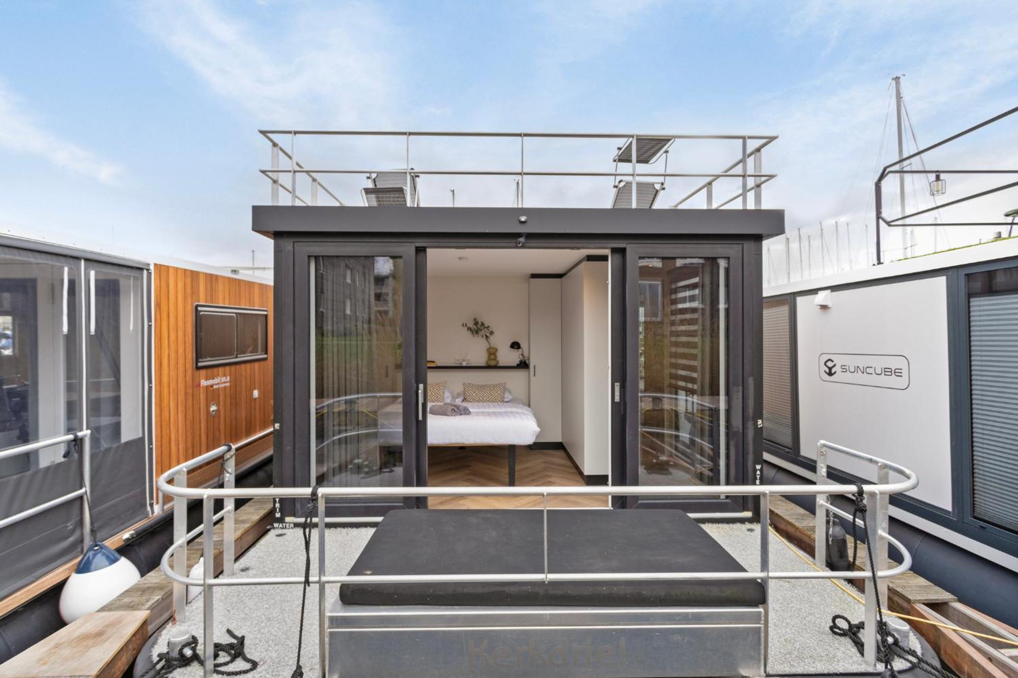 Luxurious Waterloft Near Beach And Centre By Weltevreden Experience Зеволде Екстериор снимка