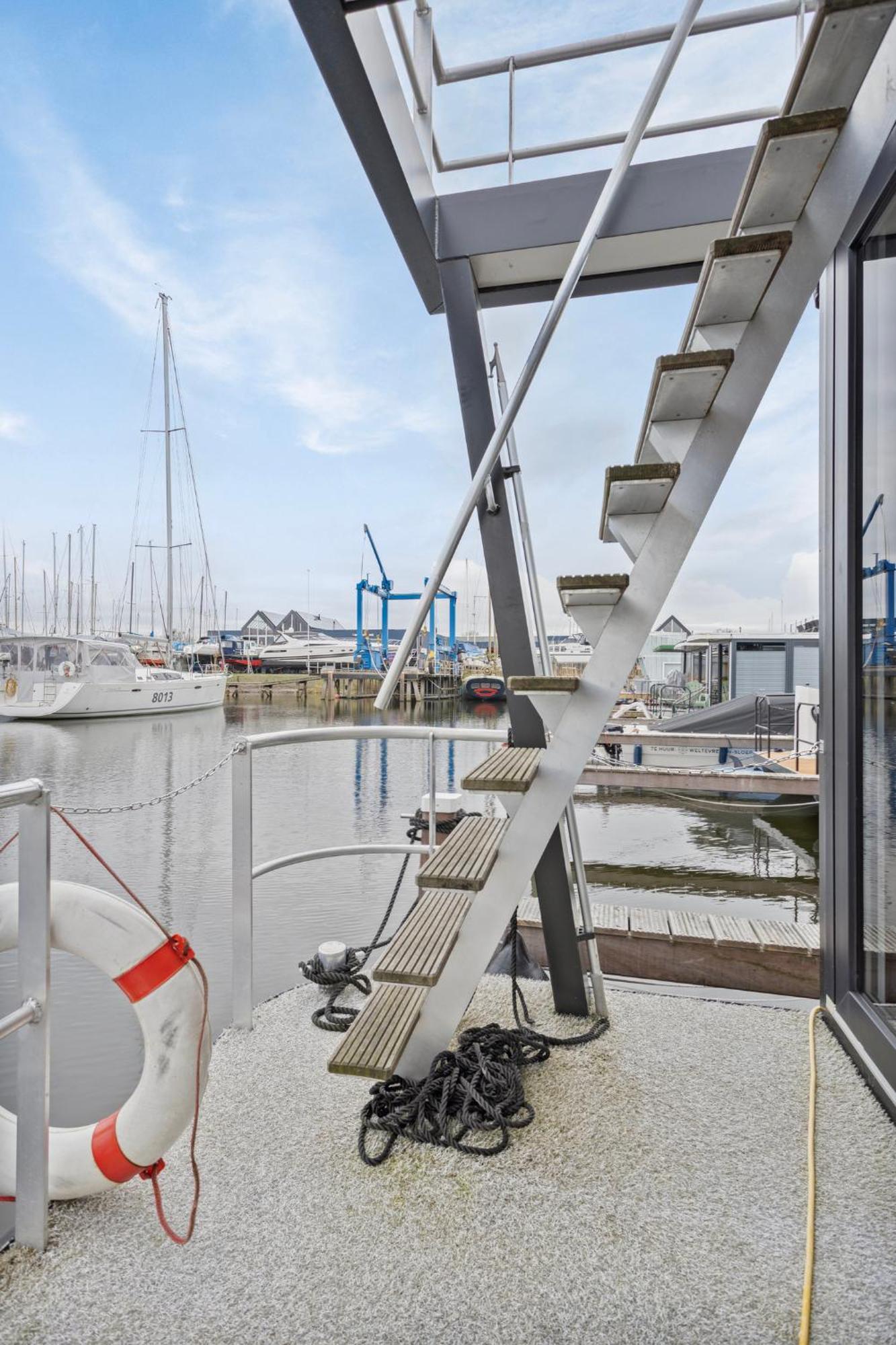 Luxurious Waterloft Near Beach And Centre By Weltevreden Experience Зеволде Екстериор снимка