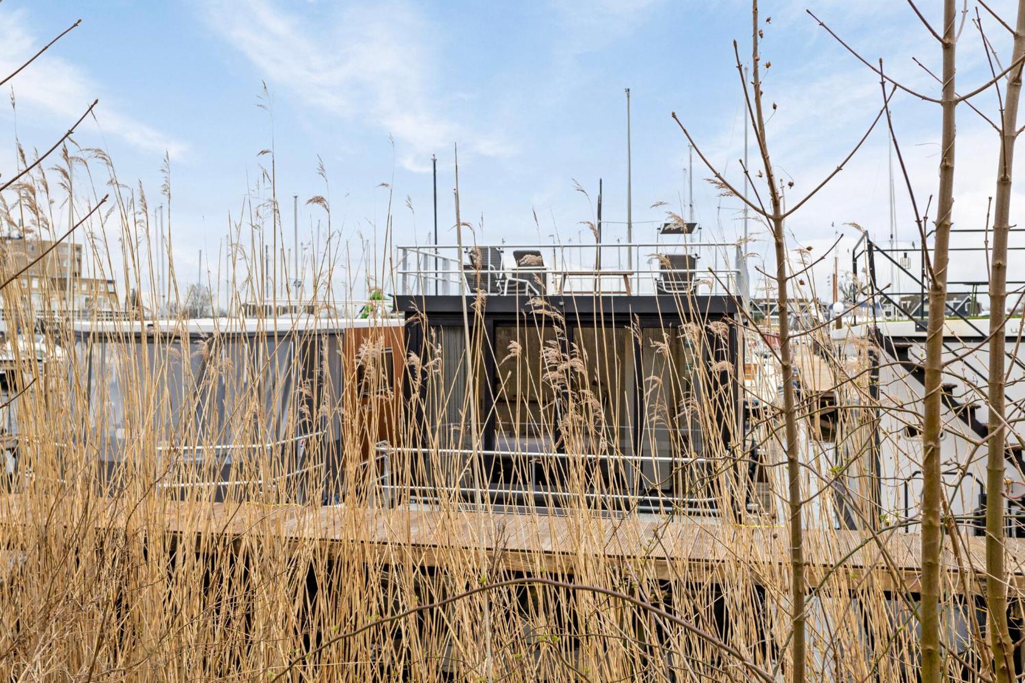 Luxurious Waterloft Near Beach And Centre By Weltevreden Experience Зеволде Екстериор снимка