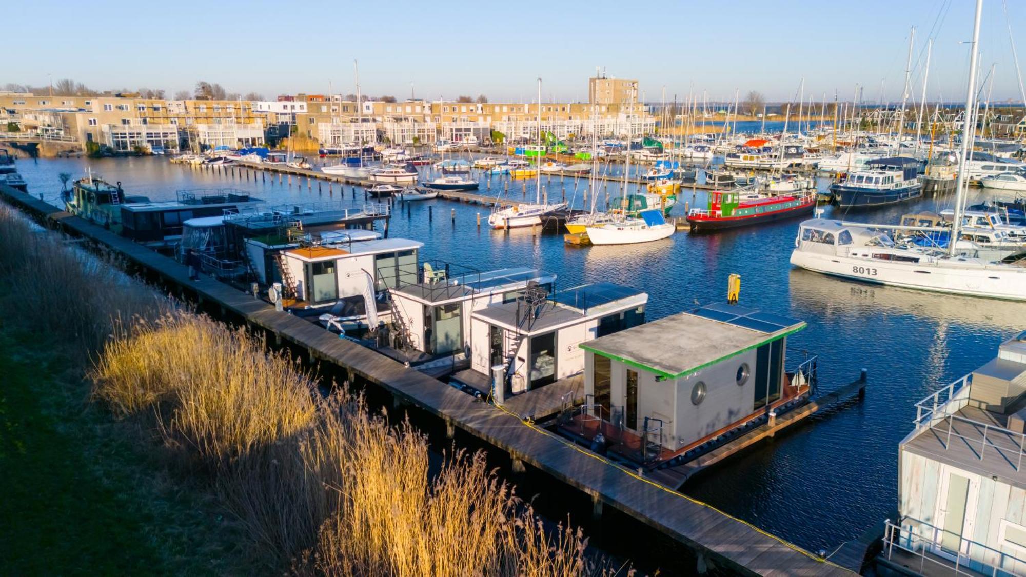 Luxurious Waterloft Near Beach And Centre By Weltevreden Experience Зеволде Екстериор снимка