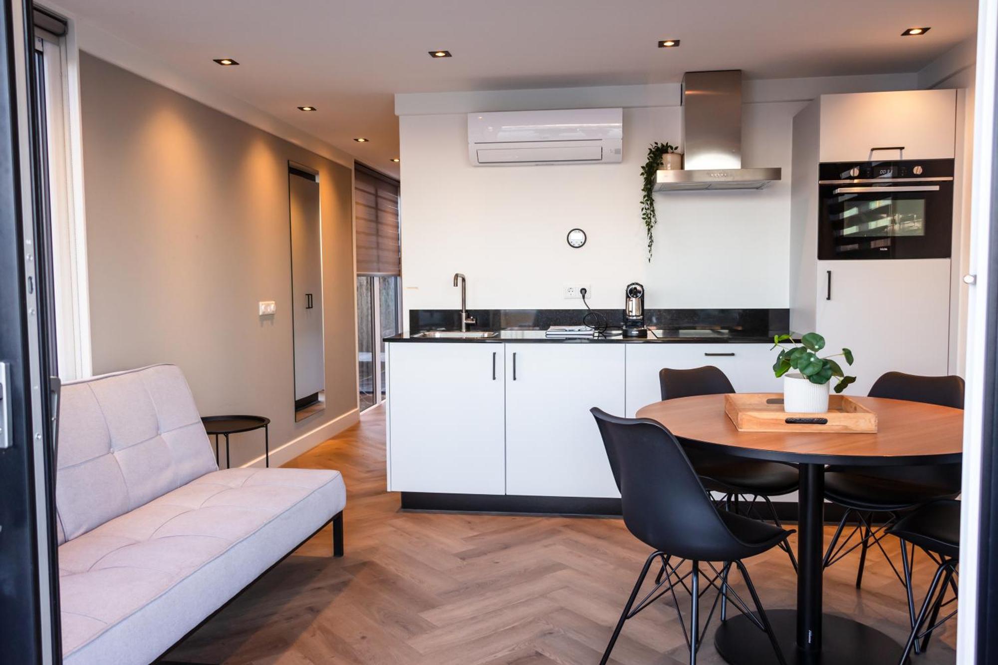 Luxurious Waterloft Near Beach And Centre By Weltevreden Experience Зеволде Екстериор снимка
