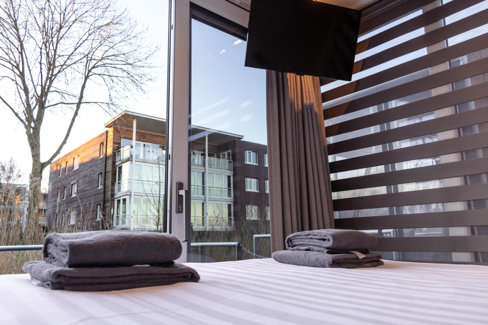 Luxurious Waterloft Near Beach And Centre By Weltevreden Experience Зеволде Екстериор снимка