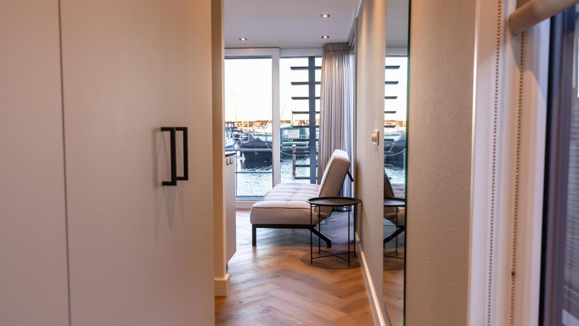Luxurious Waterloft Near Beach And Centre By Weltevreden Experience Зеволде Екстериор снимка